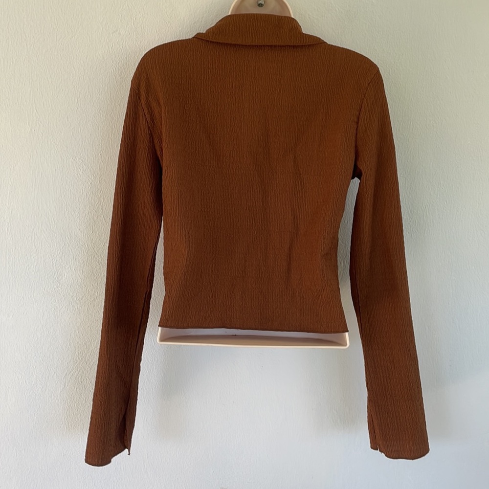 Cider brown stretchy textured cropped bell sleeve button down blouse size large - Picture 9 of 10